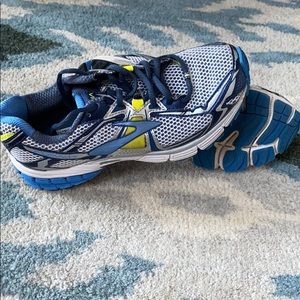 Brooks Ravenna 4 Sneakers